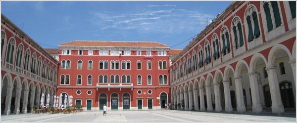 Plaza veneciana, Split, Croacia